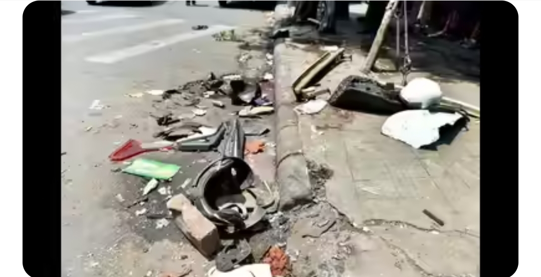 1 dead, 16 injured in Topsia, Howrah bridge bus accidents