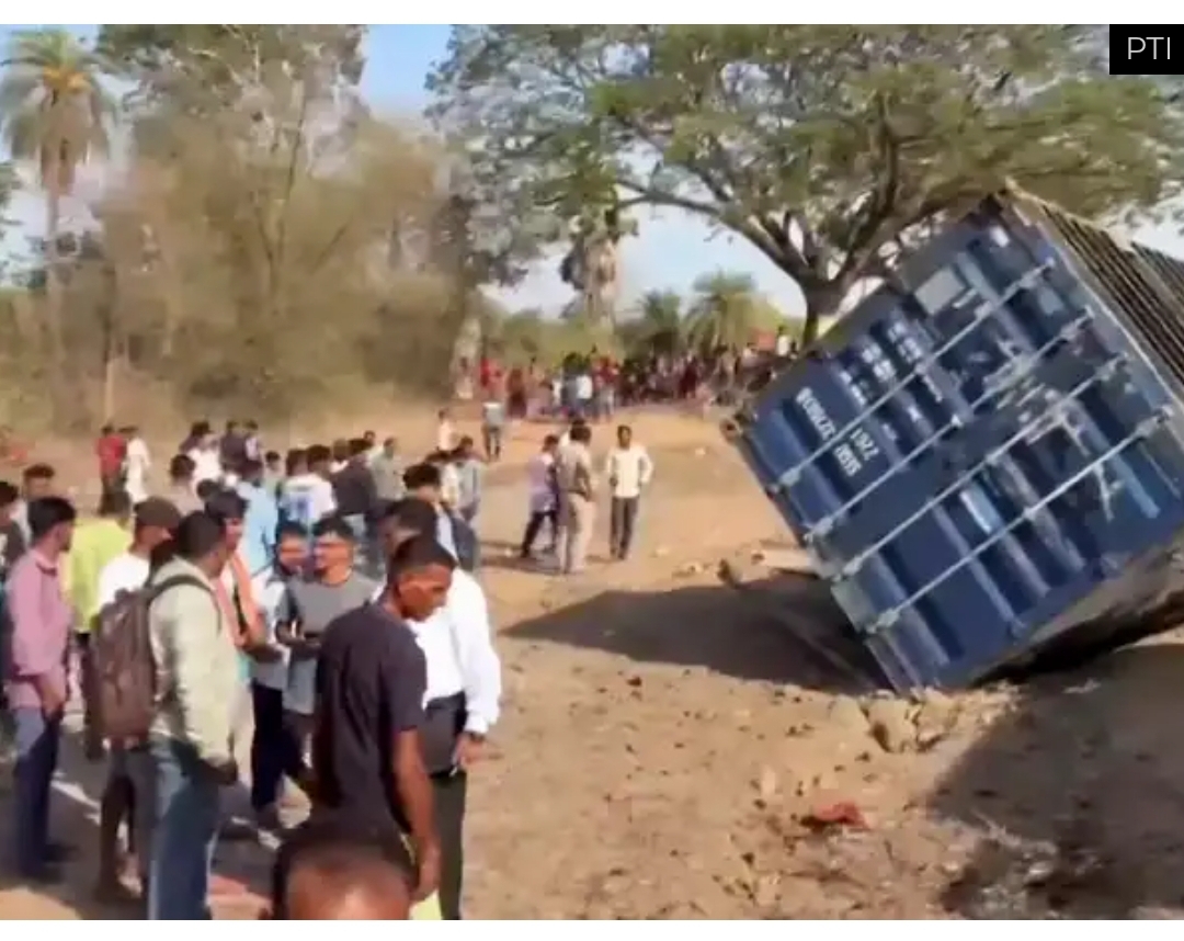 13 dead, 20 injured in Palghar tempo-trailer accident
