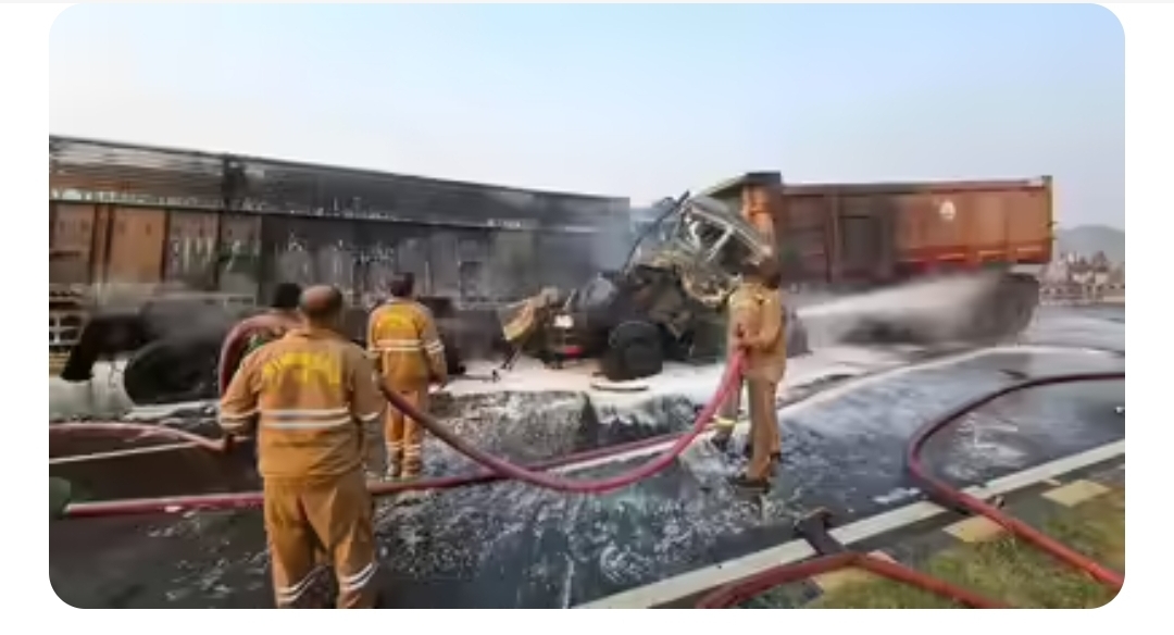 2 burnt alive as truck, dumper catch fire after head-on collision on Gorakhpur highway