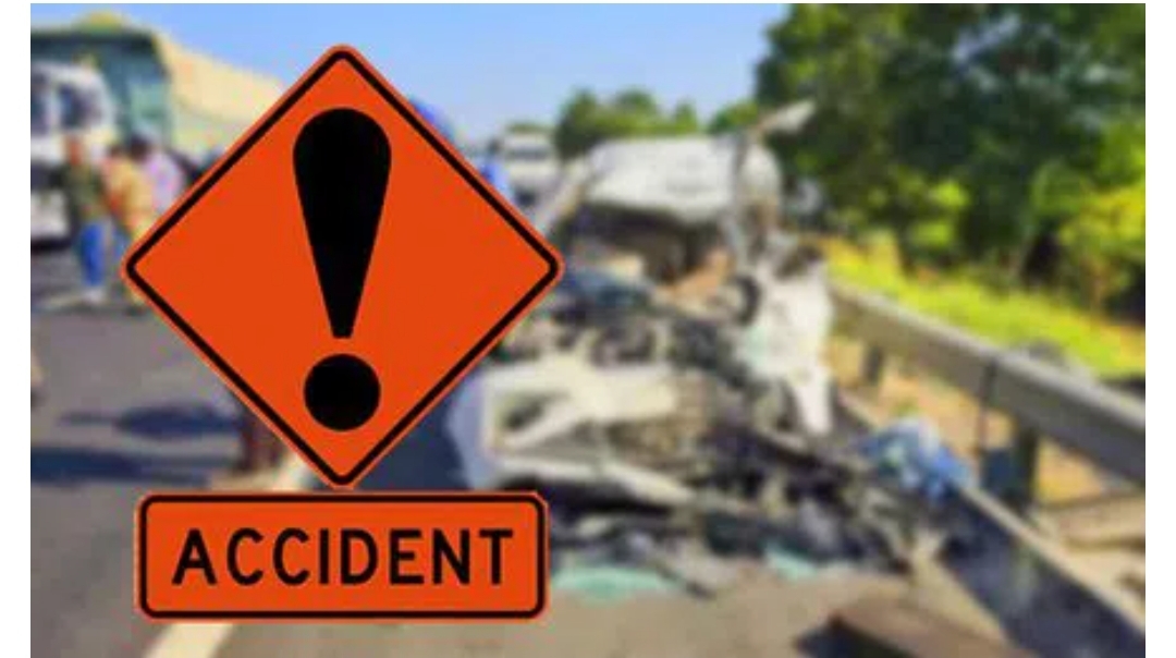 Truck rams school bus in Khammam, 15 students hurt