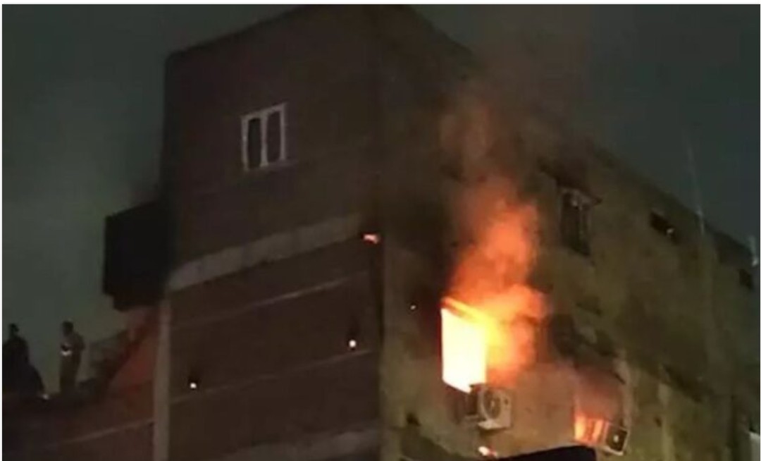 Fire breaks out in Old City’s Fateh Darwaza, no casualties