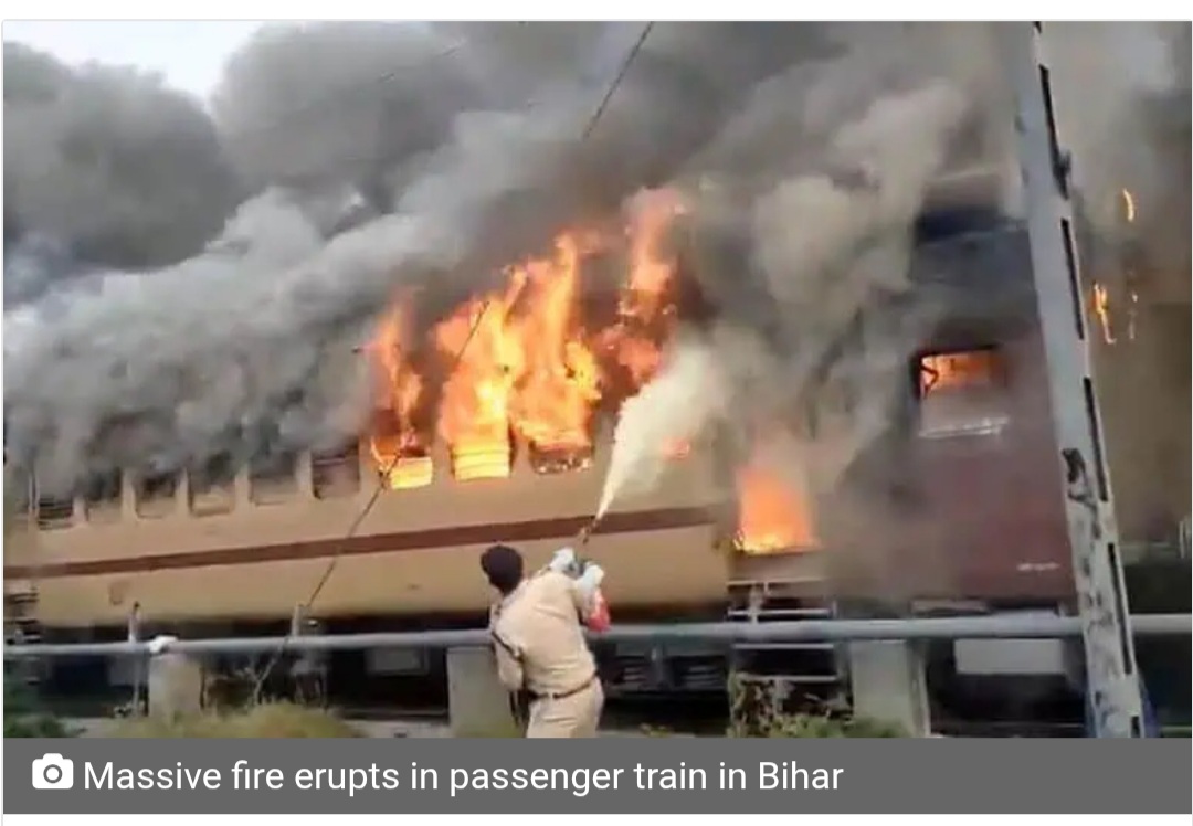 Massive fire erupts in passenger train in Bihar