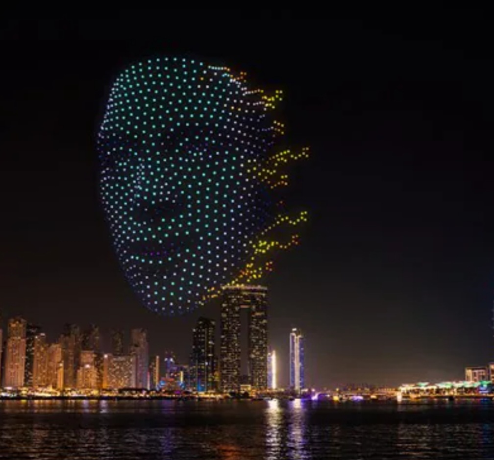 ✨ DSF Drones Show | Presented by Emarat Watch Dubai’s night sky transform into pure magic! 🌌✨