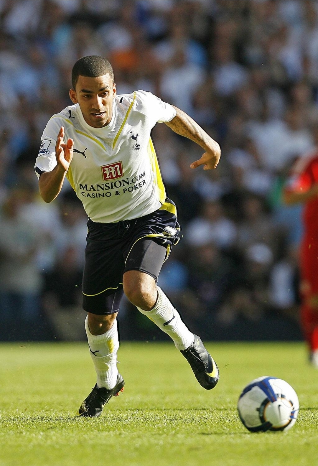 🎂 Happy Birthday 🥳  Aaron Lennon
