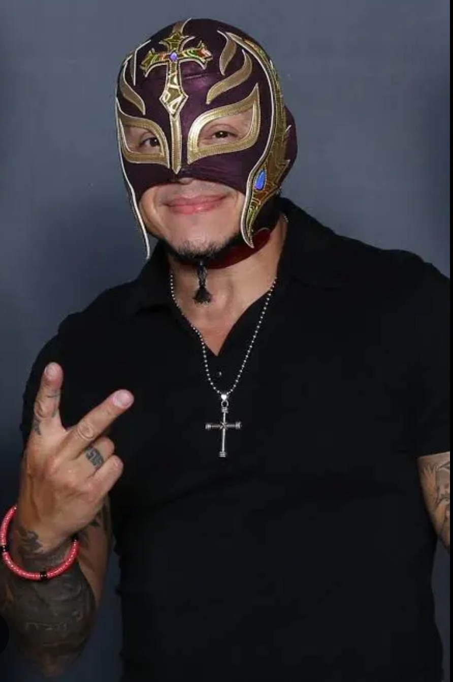 Happy birthday 🎂 🤼 Rey Mysterio