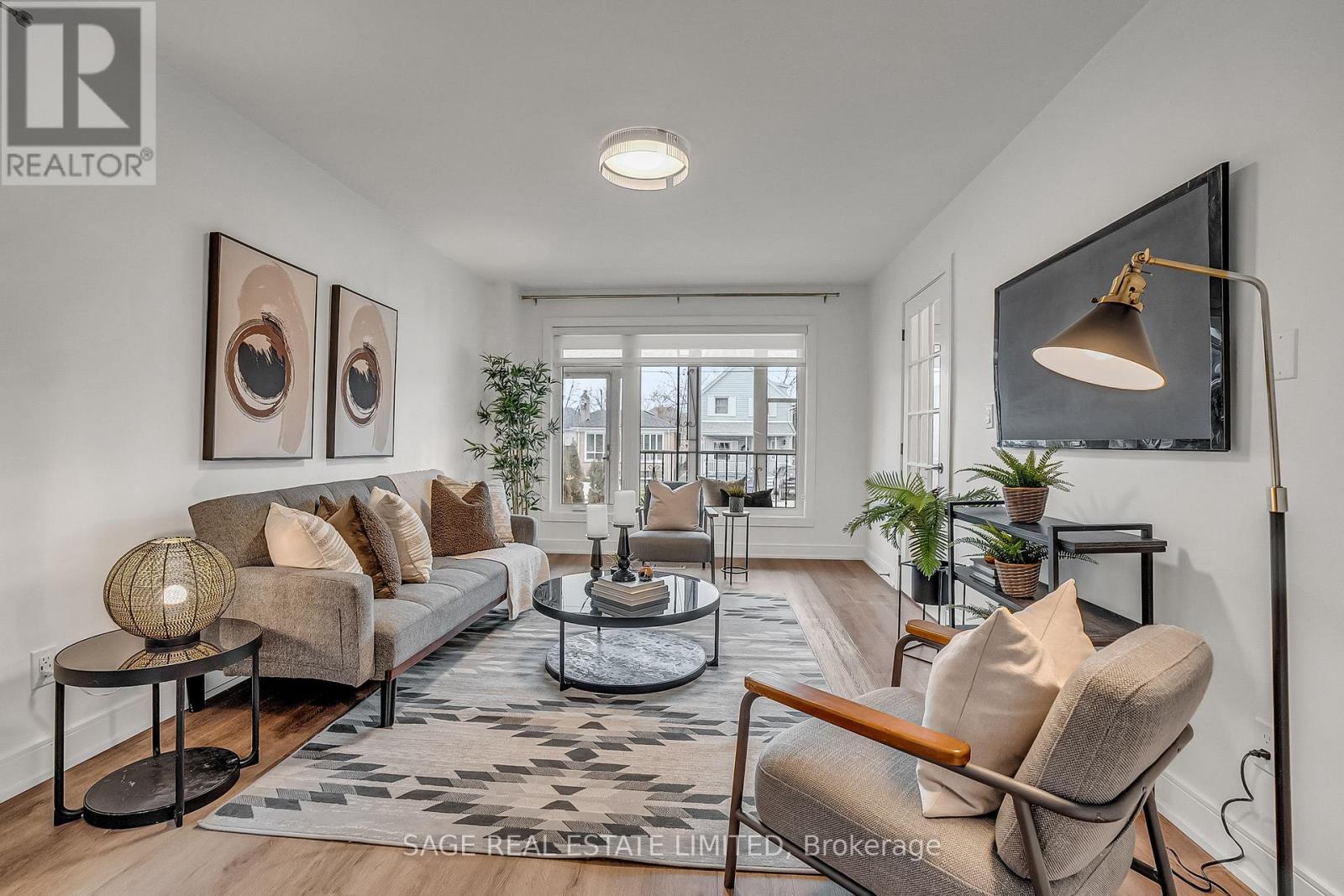 1,015,000 78 HEALE AVENUE Toronto (Birchcliffe-Cliffside), Ontario M1N3X8