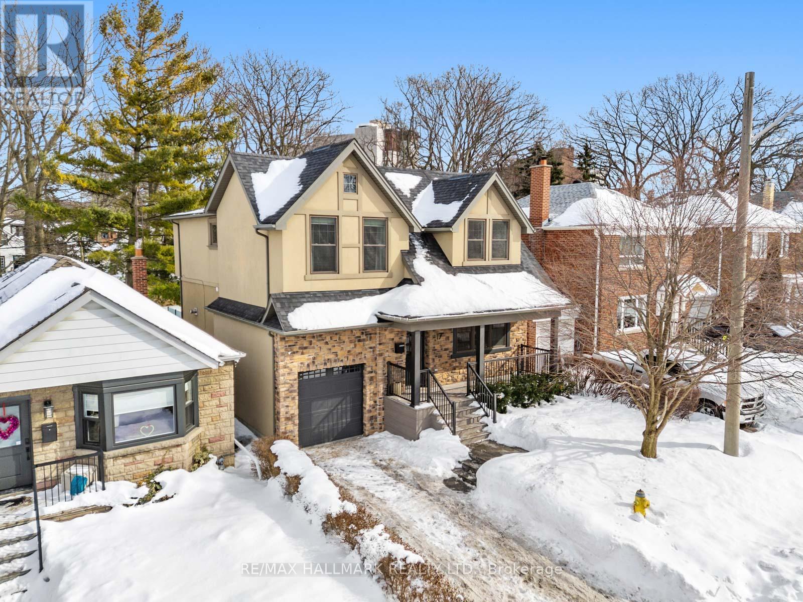 $2,329,000 17 WOODLAND PARK ROAD Toronto (Birchcliffe-Cliffside), Ontario M1N2X5