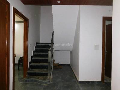 99.0 Lac ₹4,714/sqft 5 BHK Villa For Sale in Noida Extension, Noida