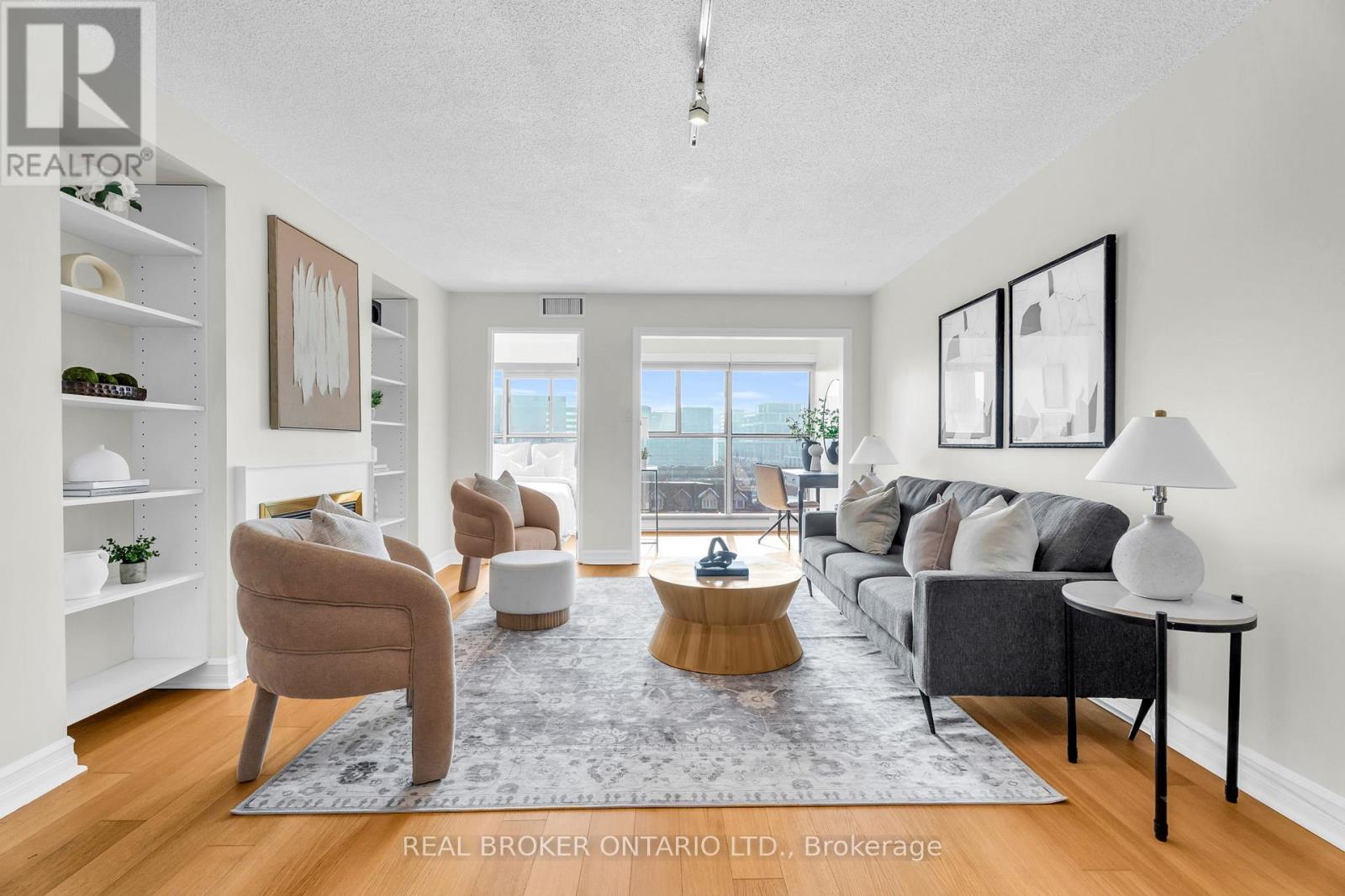 $615,000 820 - 65 SCADDING AVENUE Toronto (Waterfront Communities), Ontario M5A4L1