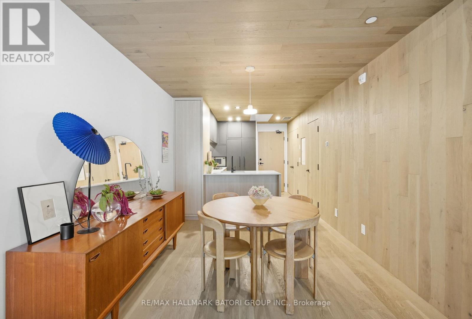 $1,199,000 301 - 45 DOVERCOURT ROAD Toronto (Trinity-Bellwoods), Ontario M6J3C2