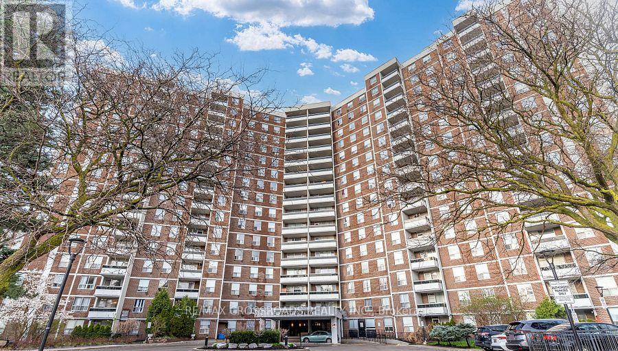 $449,000 205 - 5 SHADY GOLFWAY Toronto (Flemingdon Park), Ontario M3C3A5